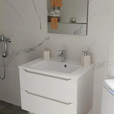 Apartman Volijak 18 *